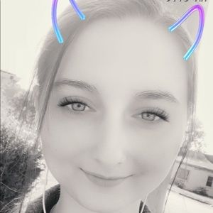 Meet your Posher, Chloe